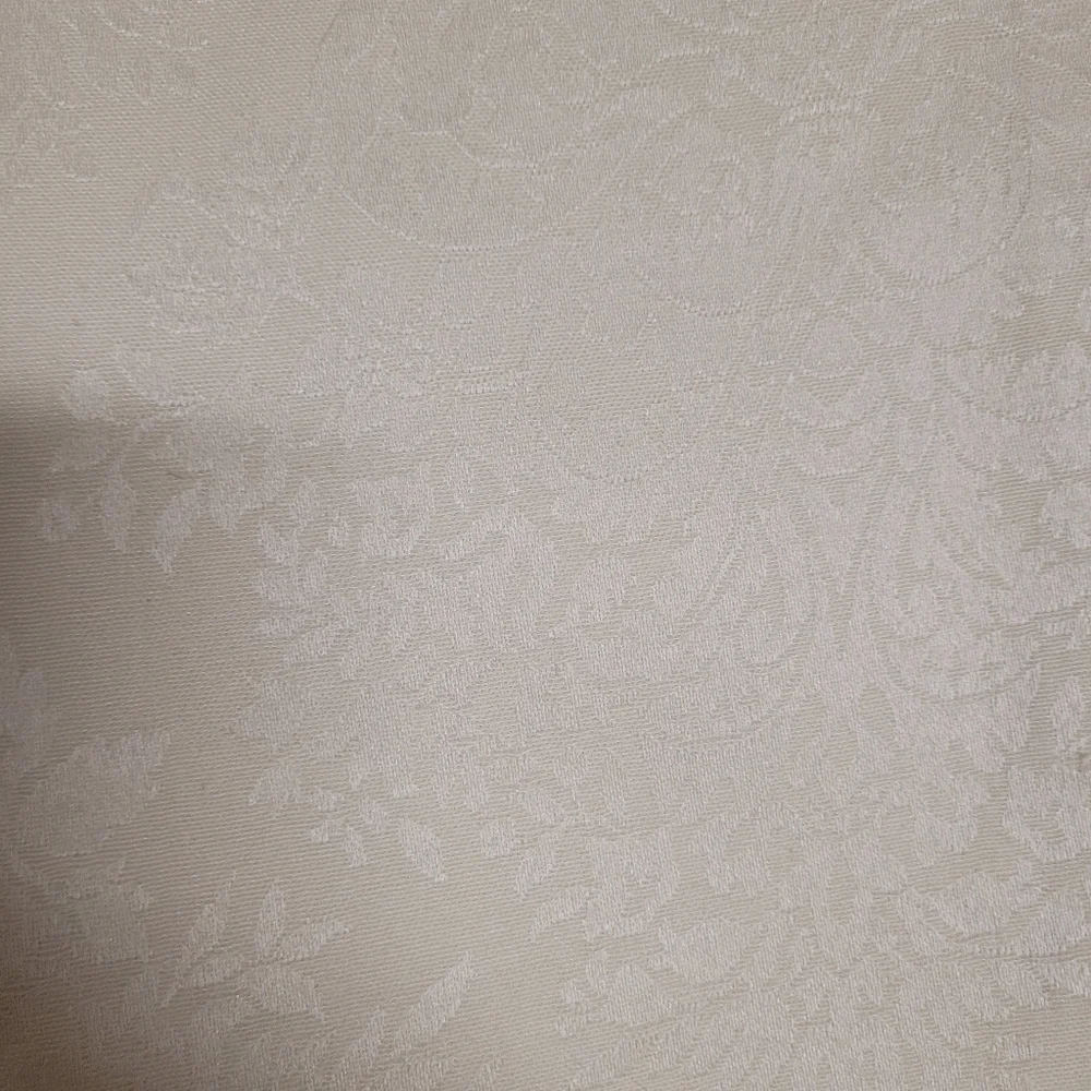 Town and Country Living table runner NWT size 15